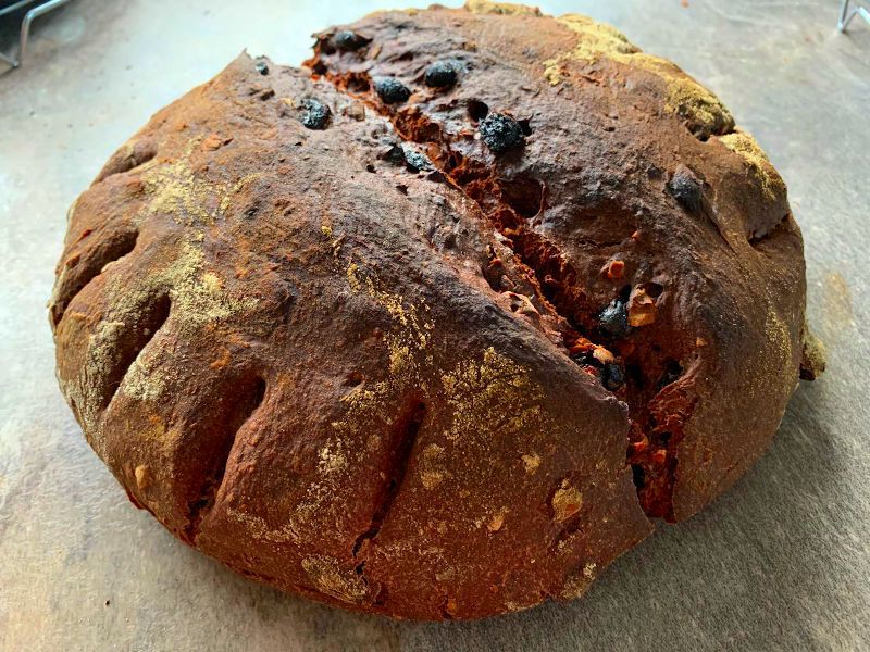 Natursauerteig Schokoladenbrot mit Rosinen