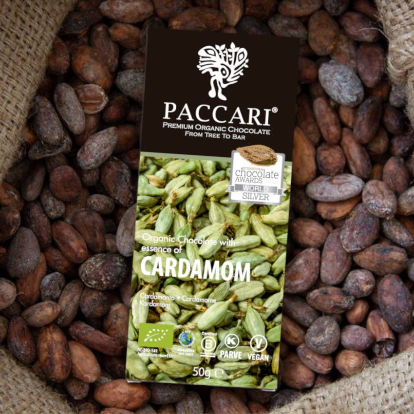 Paccari: dunkle Bio Schokolade mit Kardamom Paccari: dunkle Bio Schokolade mit Kardamom