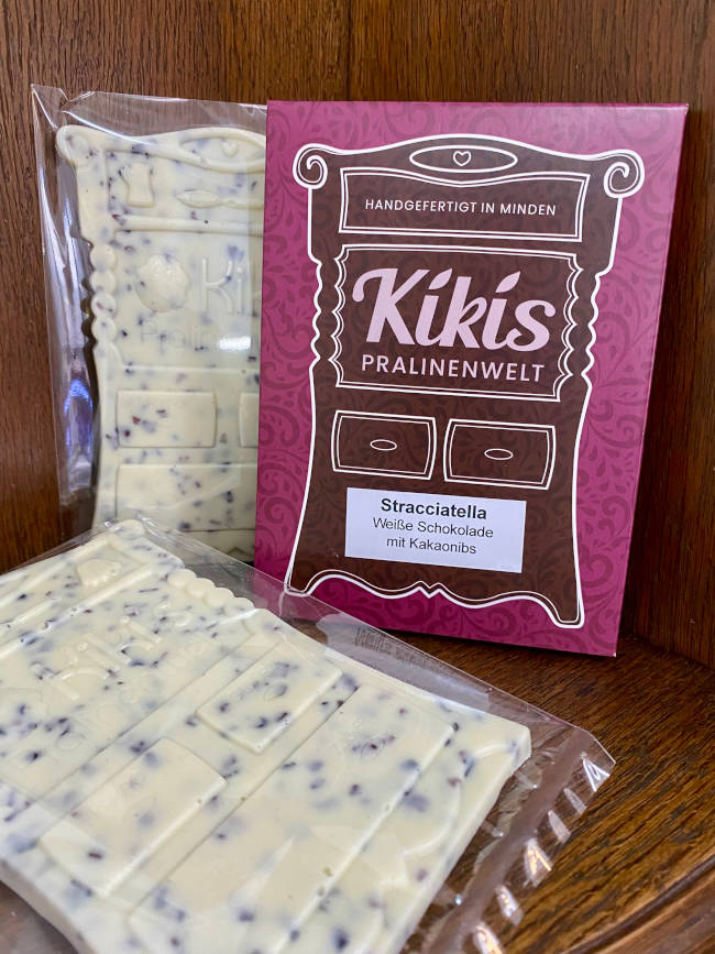 Weiße Schokolade mit Kakaonbis - Stracciatella