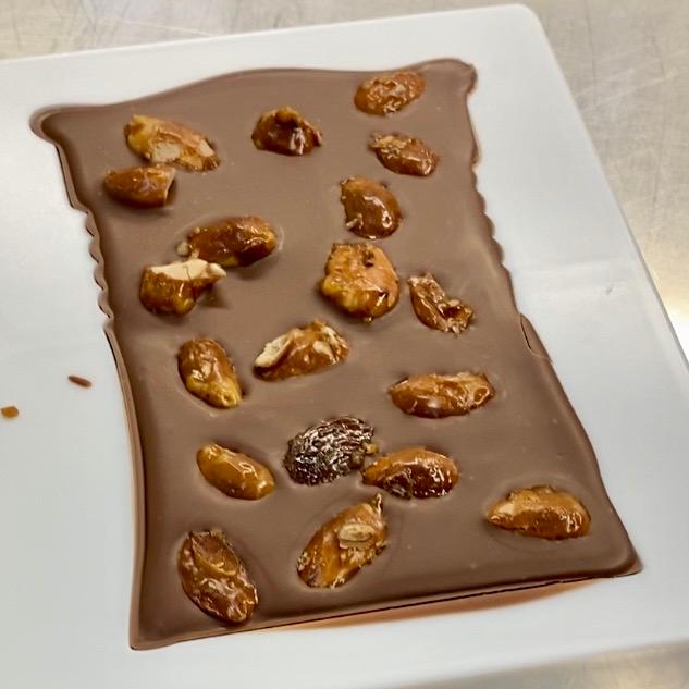 Vegane Reismilch Schokolade mit karamellisierten Mandeln