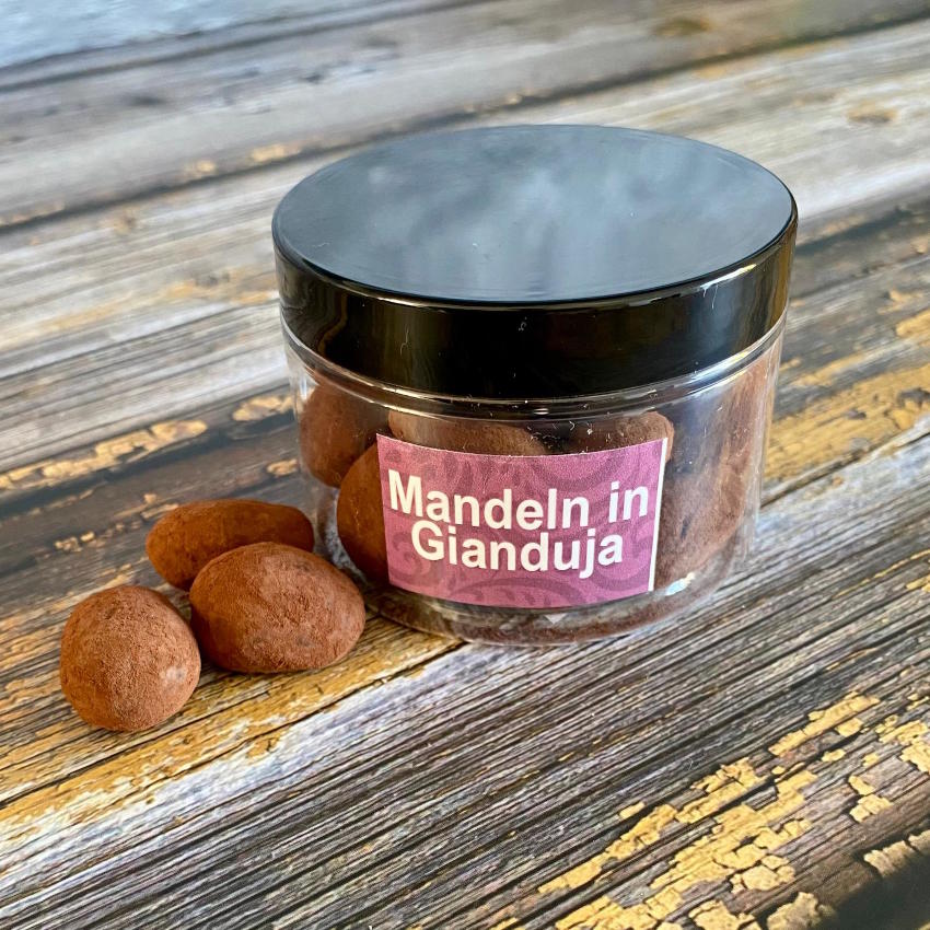 Mandeln in Gianduja und Kakaopulver von Valrhona
