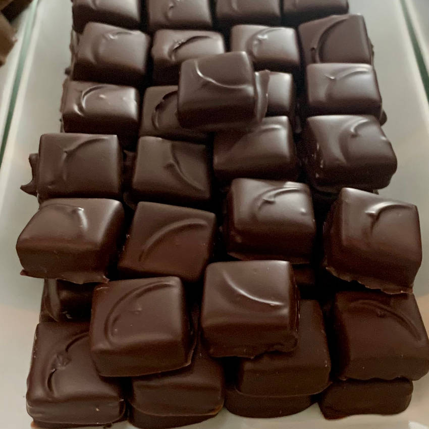 Passionsfrucht Himbeer Zartbitter Pralinen 11 Stk. ca. 100g